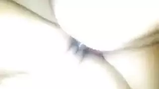 خلعت الكلبة الآسيوية النحيفة ملابسها الداخلية الدافئة والمربكة ولعبت مع ثديها أثناء استمناء خلعت الكلبة الآسيوية النحيفة ملابسها الداخلية الدافئة والمربكة ولعبت مع ثديها أثناء استمناء