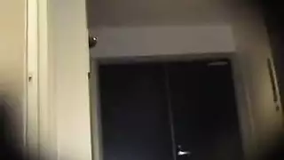 عادت الفتاة النحيلة إلى المنزل بعد تمرينها اليومي ، ثم مارست الجنس السحاقي على الأريكة عادت الفتاة النحيلة إلى المنزل بعد تمرينها اليومي ، ثم مارست الجنس السحاقي على الأريكة