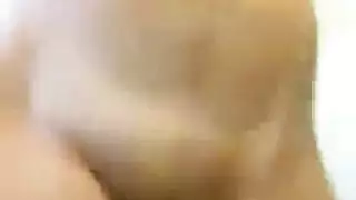 جلس الفتيات الساخنة على الأرض وبدأ تمتص ديكس الصخور الصلبة، في نفس الوقت جلس الفتيات الساخنة على الأرض وبدأ تمتص ديكس الصخور الصلبة، في نفس الوقت