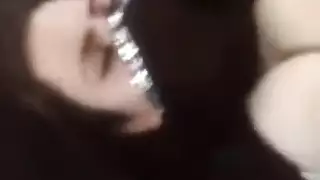 منقبة نار تقلع عبايتها و تتعرى بقميص نومها الأحمر و تتناك و تتبعبص منقبة نار تقلع عبايتها و تتعرى بقميص نومها الأحمر و تتناك و تتبعبص