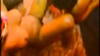 هو مقطع فيديو ساخن يظهر فتيات مثيرات يرتدين أقنعة، وهن على استعداد للنزول والاتساخ أثناء تجريدهن من ملابسهن وممارسة الجنس مع بعضهن البعض بقوة هو مقطع فيديو ساخن يظهر فتيات مثيرات يرتدين أقنعة، وهن على استعداد للنزول والاتساخ أثناء تجريدهن من ملابسهن وممارسة الجنس مع بعضهن البعض بقوة